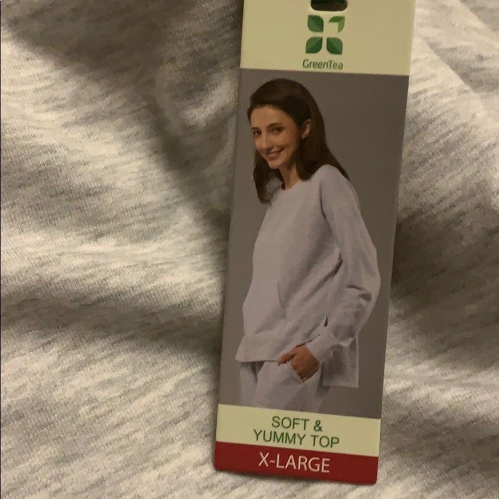 NWT Soft and Yummy gray top XL